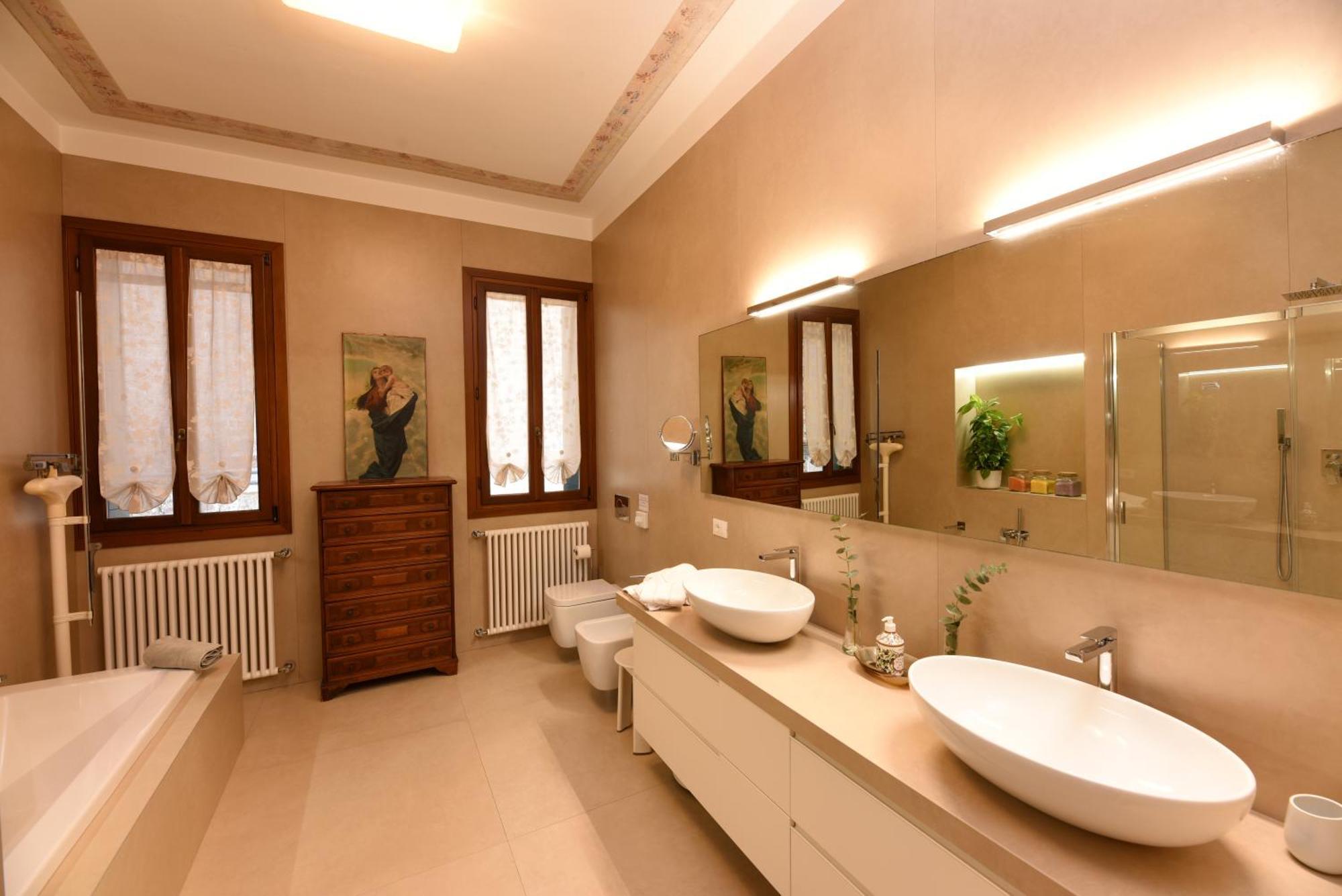 Soderini Splendor: First Floor Palazzo Charm At Castello Square Venecia